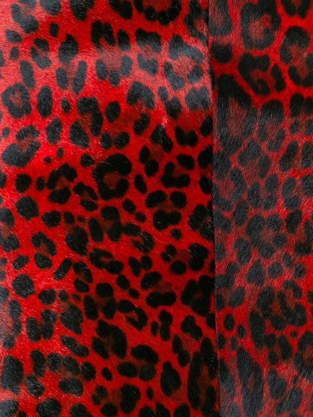 Alaïa red calf hair and nylon leopard print pencil skirt.

Colour: Red

Material: Nylon 100%  / Calf Hair 100%

Size: FR 38

Measurements: waist: 62 centimetres, hips: 86 centimetres, length: 50 centimetres

Condition: 9.5 out of 10