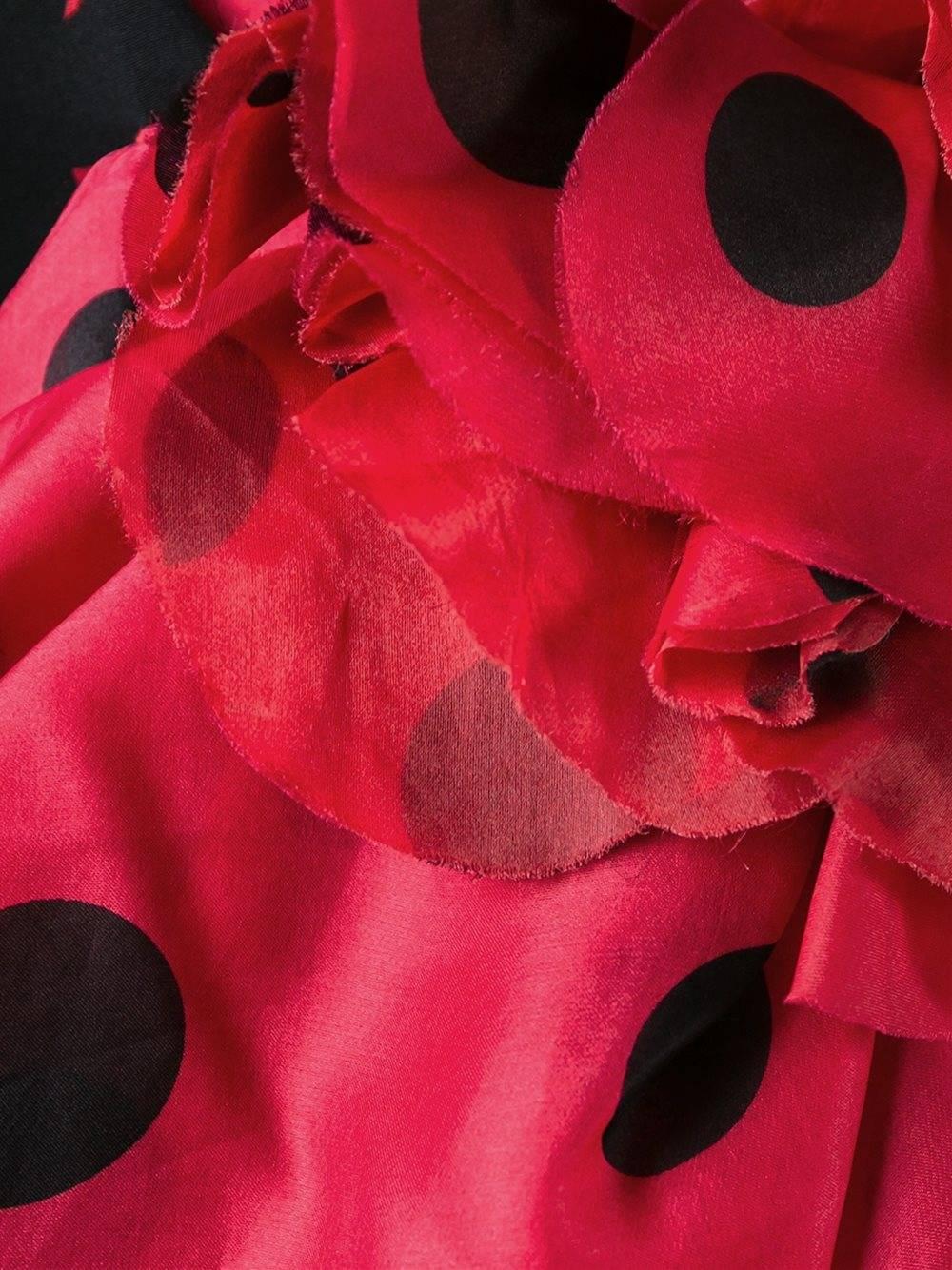 Red silk floral print Christian Dior strapless dress.

Colour: Red / Black

Material: Silk 100%

Size: M

Measurements: waist: 70 centimetres, hips: 88 centimetres, length: 75 centimetres, bust: 76 centimetres

Condition: 8 our of 10