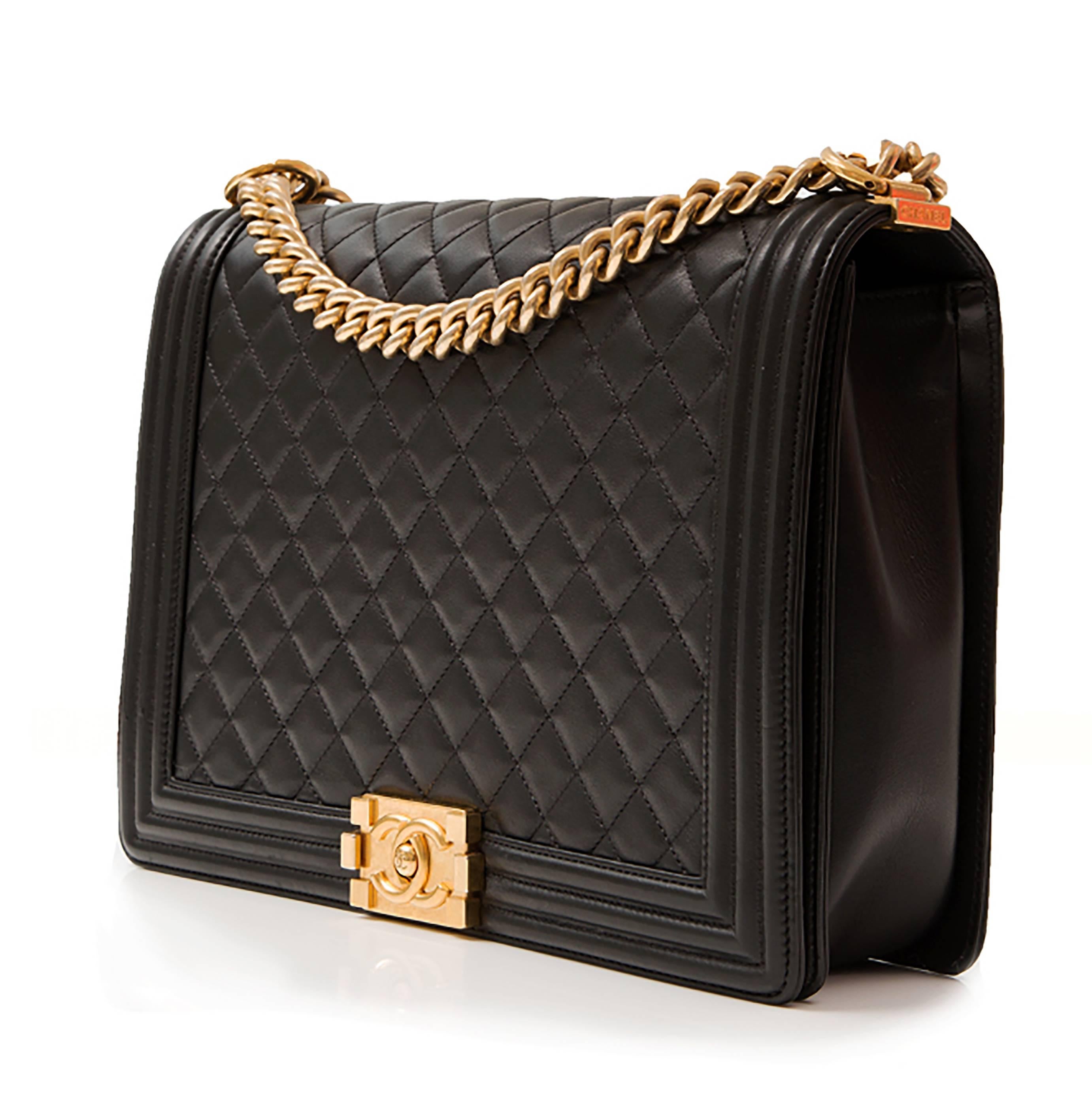 A Chanel Boy bag showcasing the label’s iconic aesthetic. In a large size, this shoulder bag is rendered in black, quilted calfskin and finished with gold-plated hardware. Featuring the typical motifs of the Boy It-bag, including a piped border and