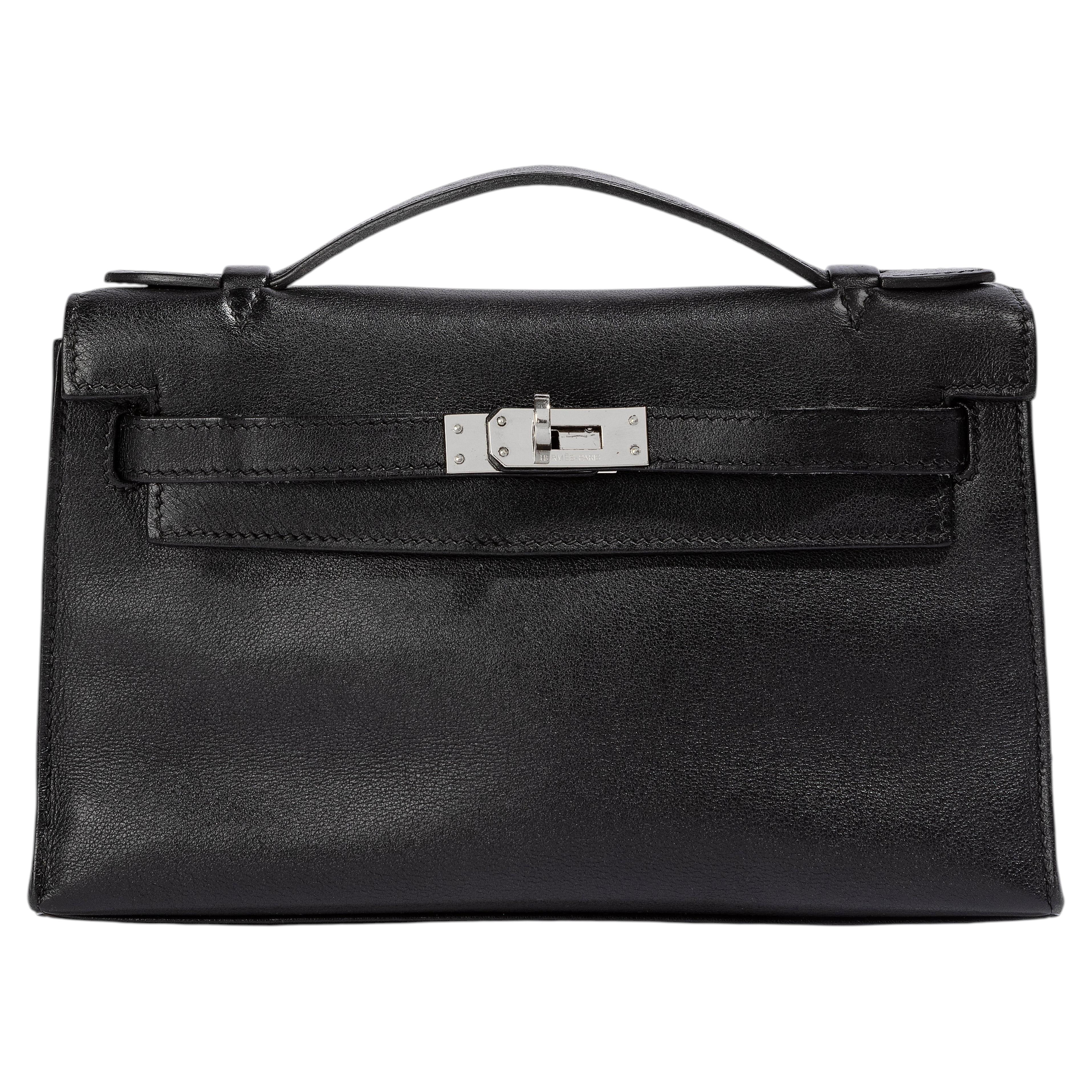 How do you wear a Kelly Pochette?