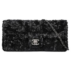 Sac à rabat East West Chanel vintage noir à paillettes, collection 2014-2015