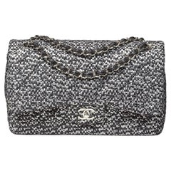 Chanel Silberne Tweed-Tasche mit Pailletten und doppelter Klappe im Jumbo-Format