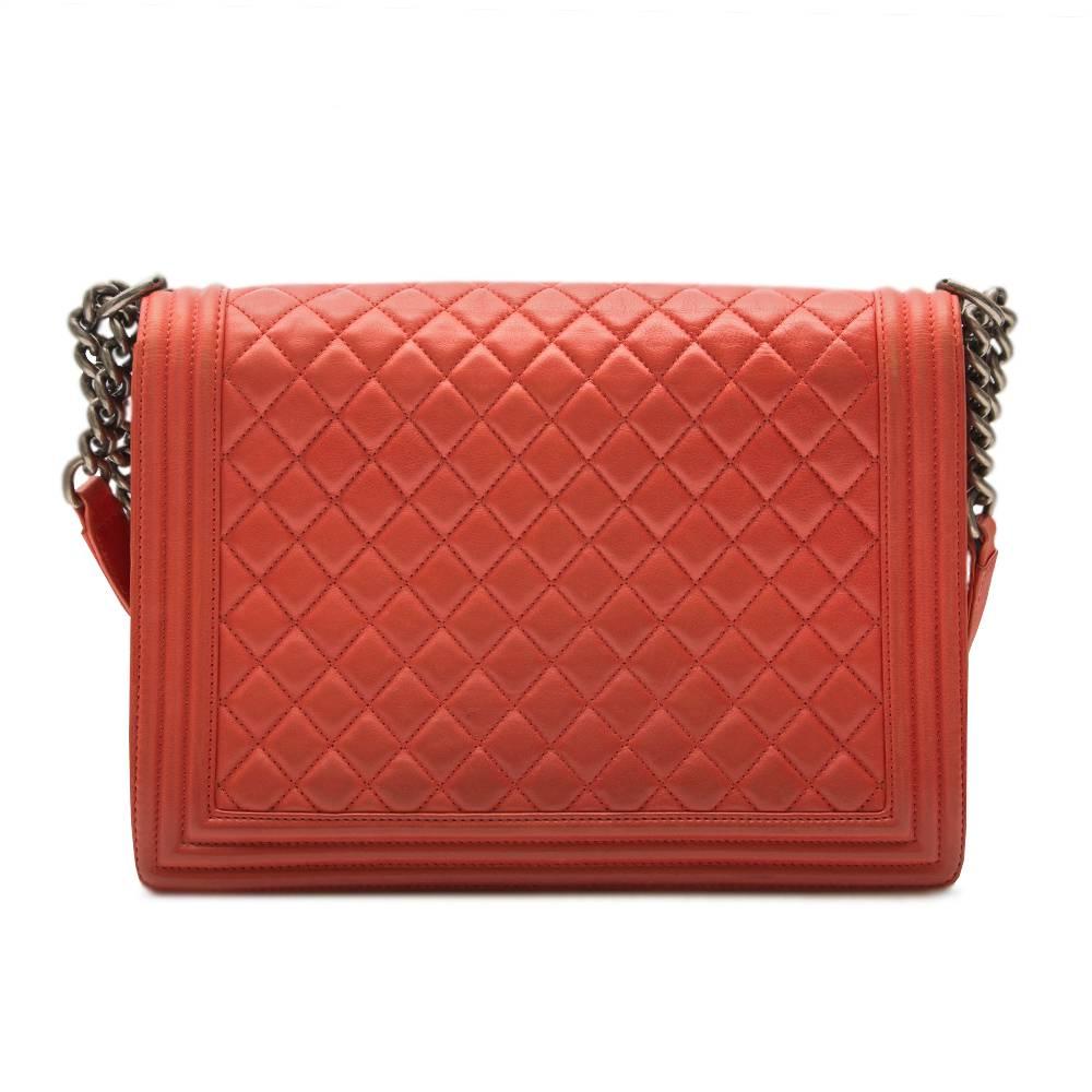 Chanel Quilted Red Boy Shoulder Bag  In Excellent Condition In London, GB