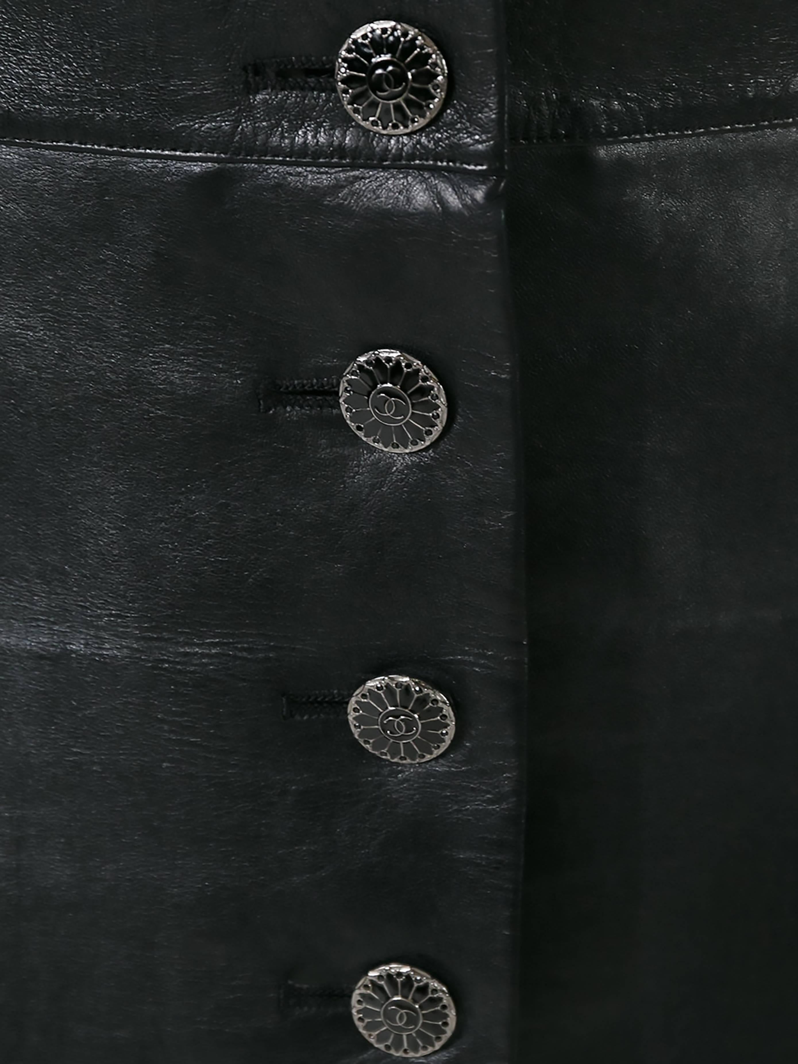 Perfect for adding tough-luxe to a look, this Chanel black leather mini skirt features a button-down front, finished with metallic monogram medallions. It has two side pockets and a black silk lining.

Colour: Black

Composition: Outer: 100%