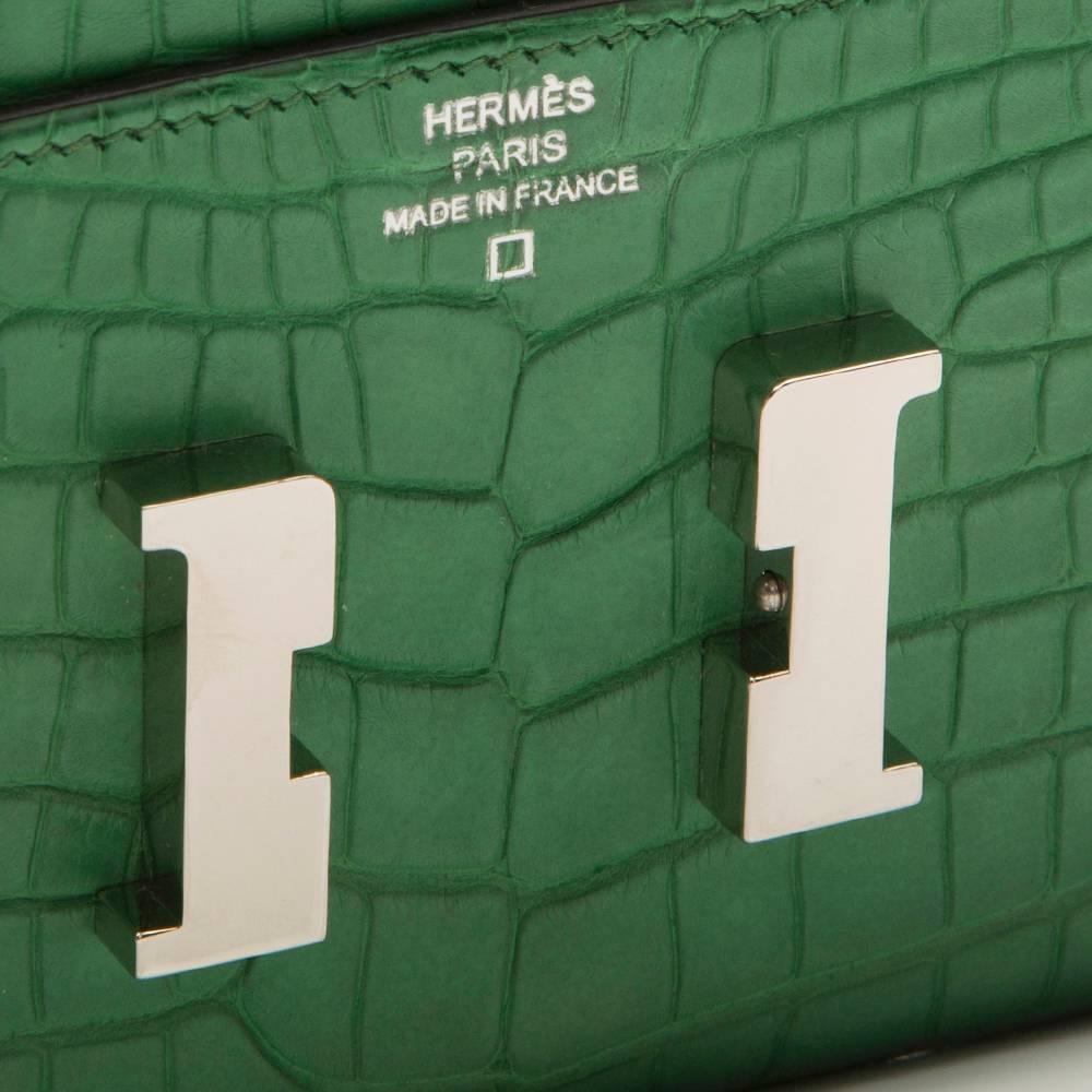 Hermes Cactus Green Matte Alligator Compact Constance Wallet In New Condition In London, GB