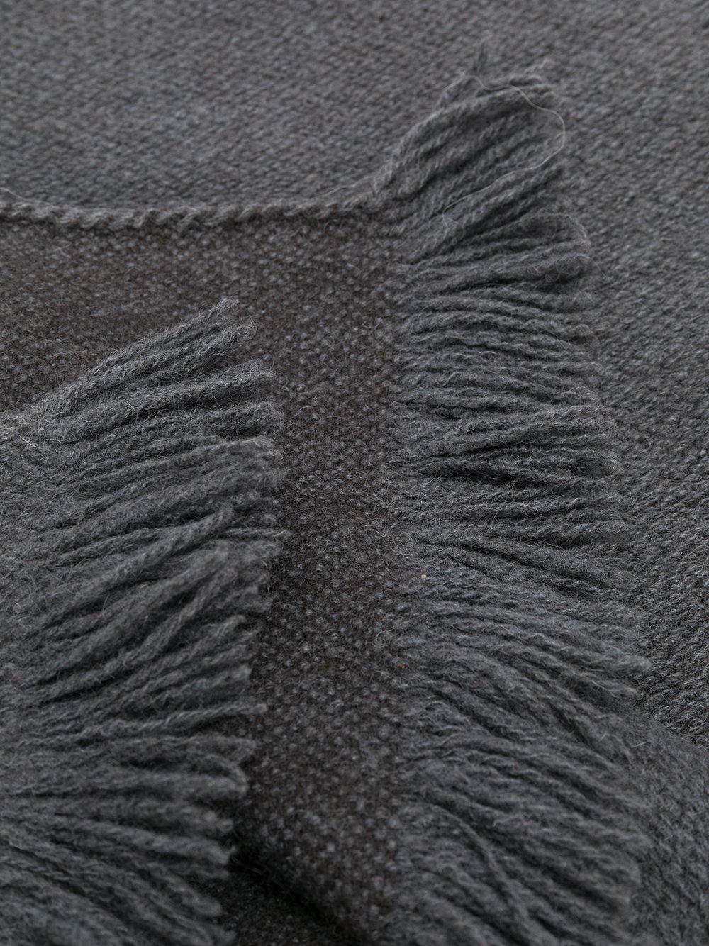 Both casual and practical, this timeless scarf, fashioned from sumptuous yak wool,  presents a long rectangular silhouette in a neutral palette of charcoal, tin and black, finished with delicate fringing.

This bag comes in its original Hermès