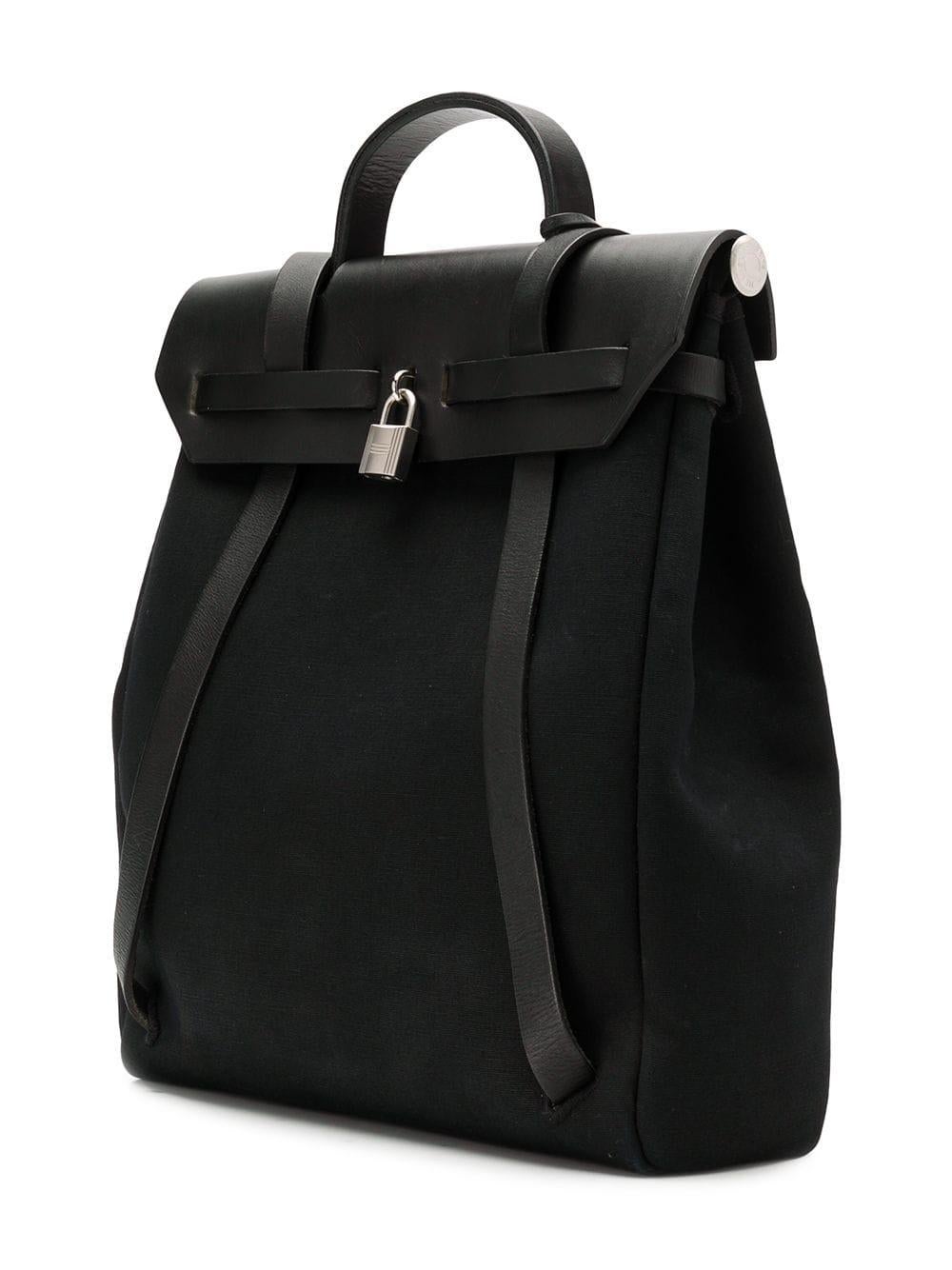 Synonymous with Hermes designs, this 30cm Herbag was created with adaptability and feasibility in mind and features a clean, versatile design that is truly timeless. Expertly crafted in black leather, this unique piece is presented with an extra