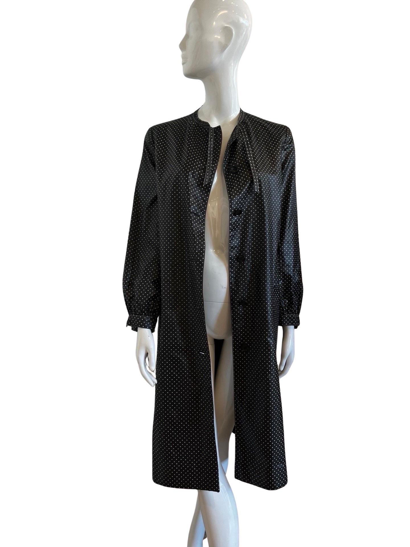 Noir Manteau de pluie Bill Blass pour Bond Street des années 1960 en vente