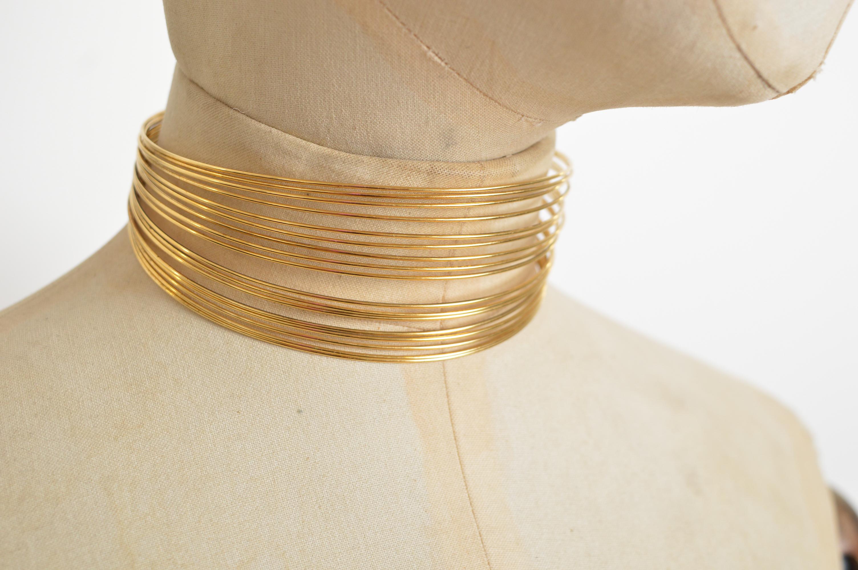 Christian Dior J'ADORE Gargantilla de alambre metálico dorado - Collar C.1990 en Bueno estado para la venta en Sheffield, GB