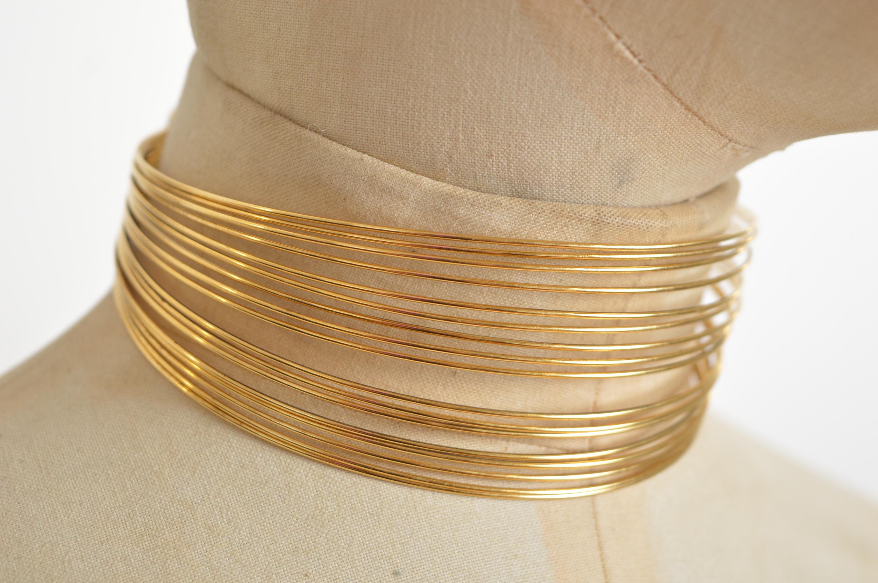 De las mujeres Christian Dior J'ADORE Gargantilla de alambre metálico dorado - Collar C.1990 en venta