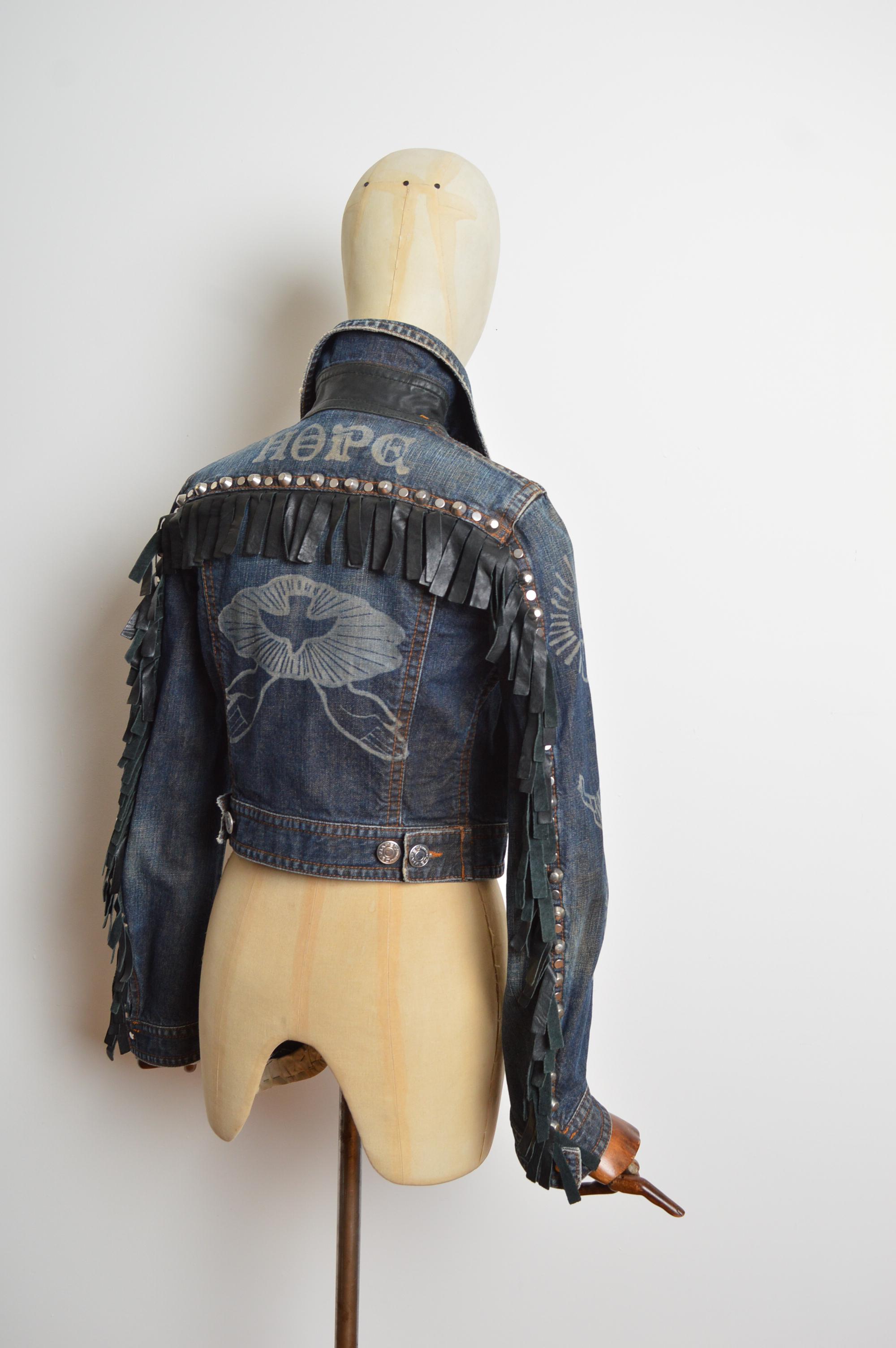2005 Chaqueta Dsquared2 de cuero con flecos y denim angustiado occidental en venta 7