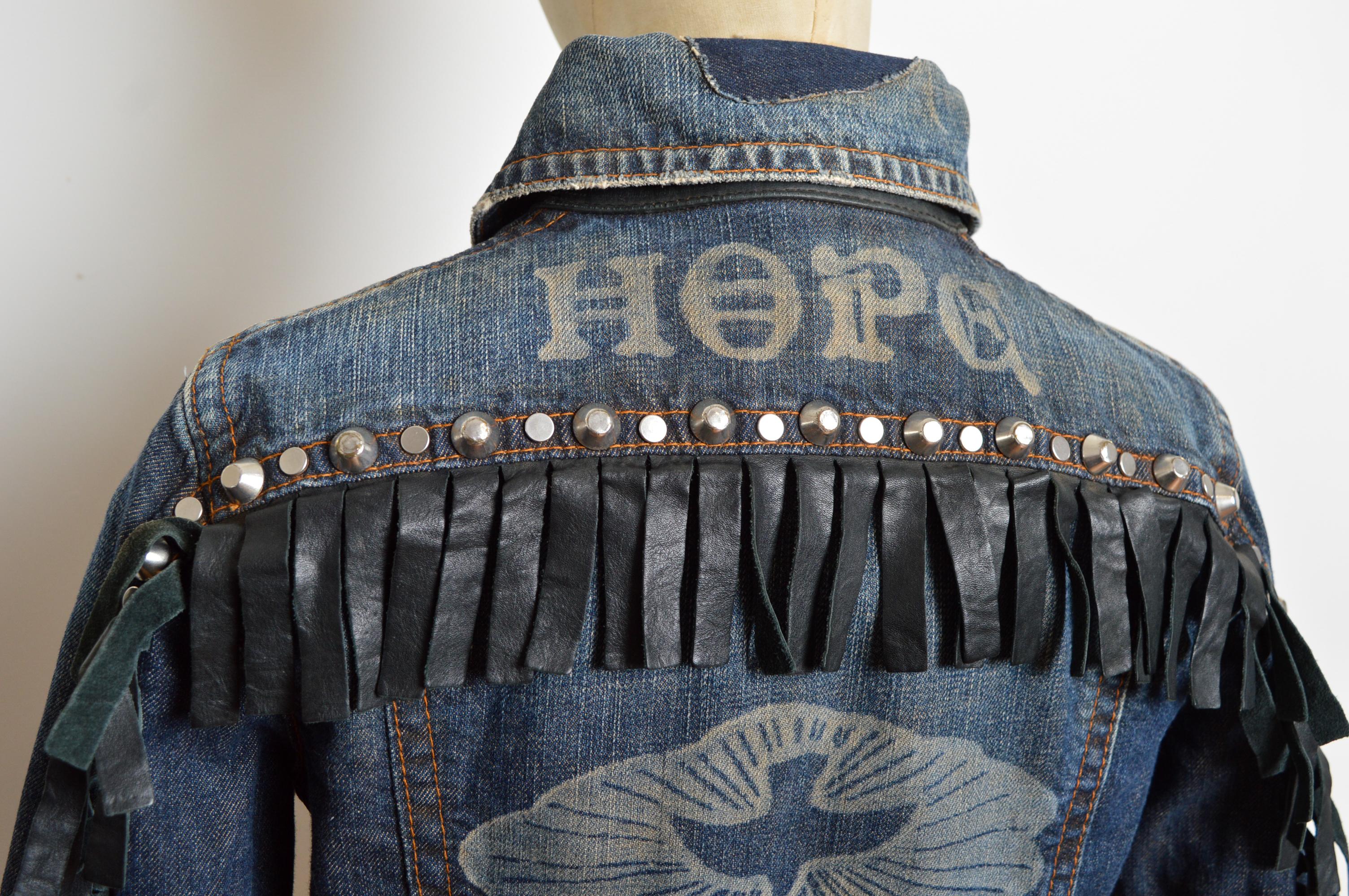 2005 Chaqueta Dsquared2 de cuero con flecos y denim angustiado occidental en venta 13