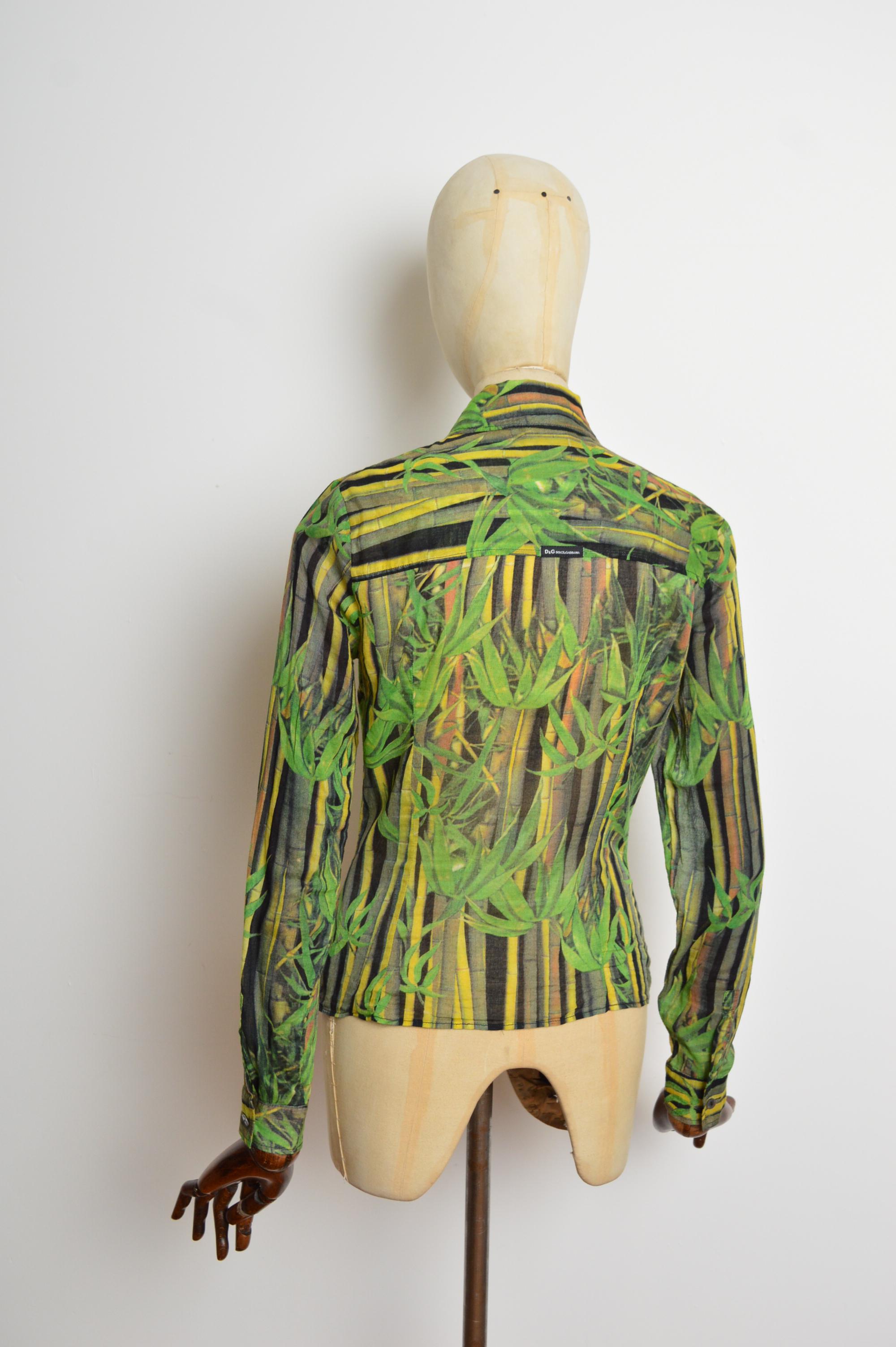 2000 Dolce & Gabbana Camisa de manga larga de algodón verde con estampado de bambú - Blusa en venta 2