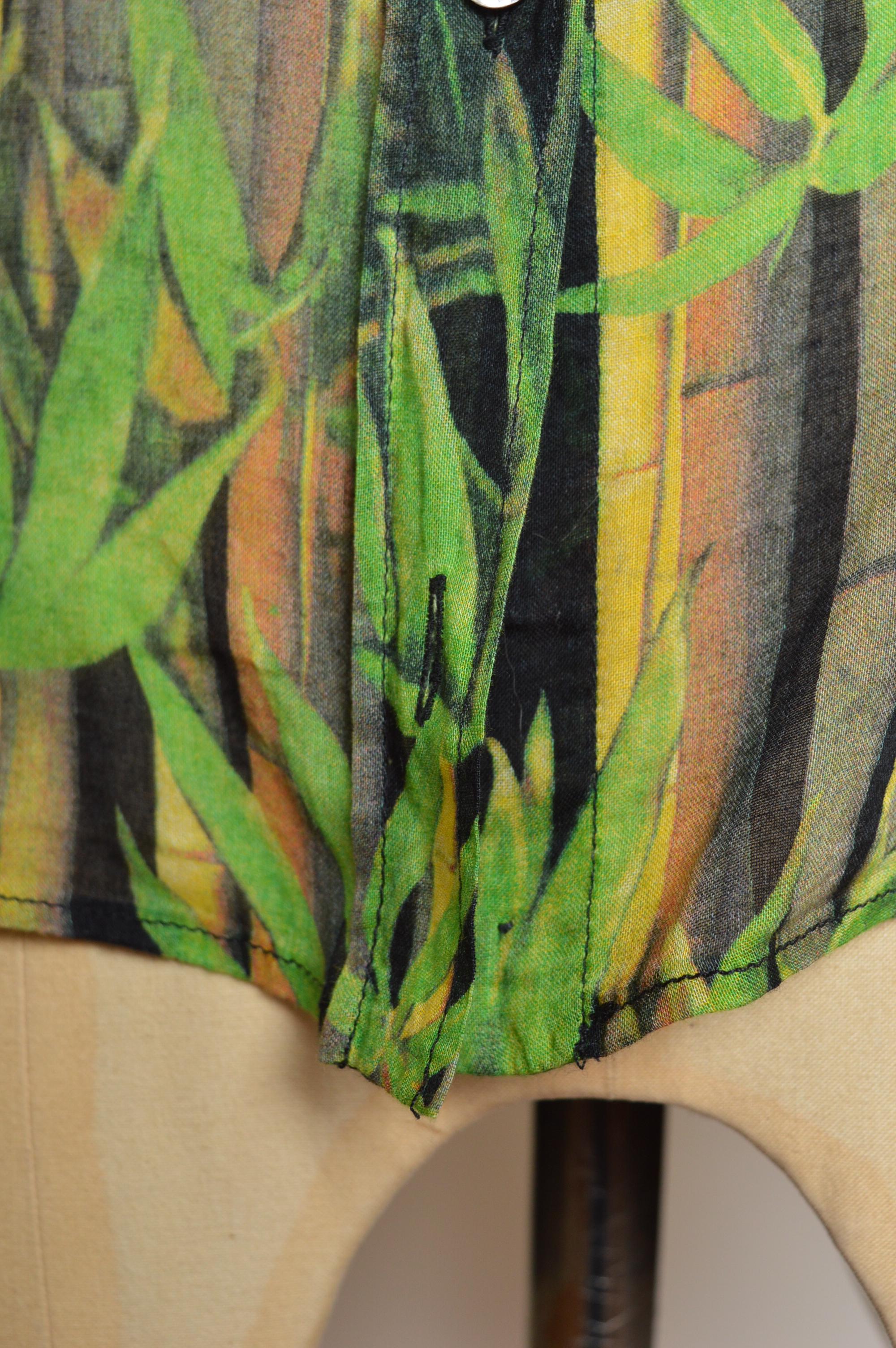 2000 Dolce & Gabbana Camisa de manga larga de algodón verde con estampado de bambú - Blusa en venta 1