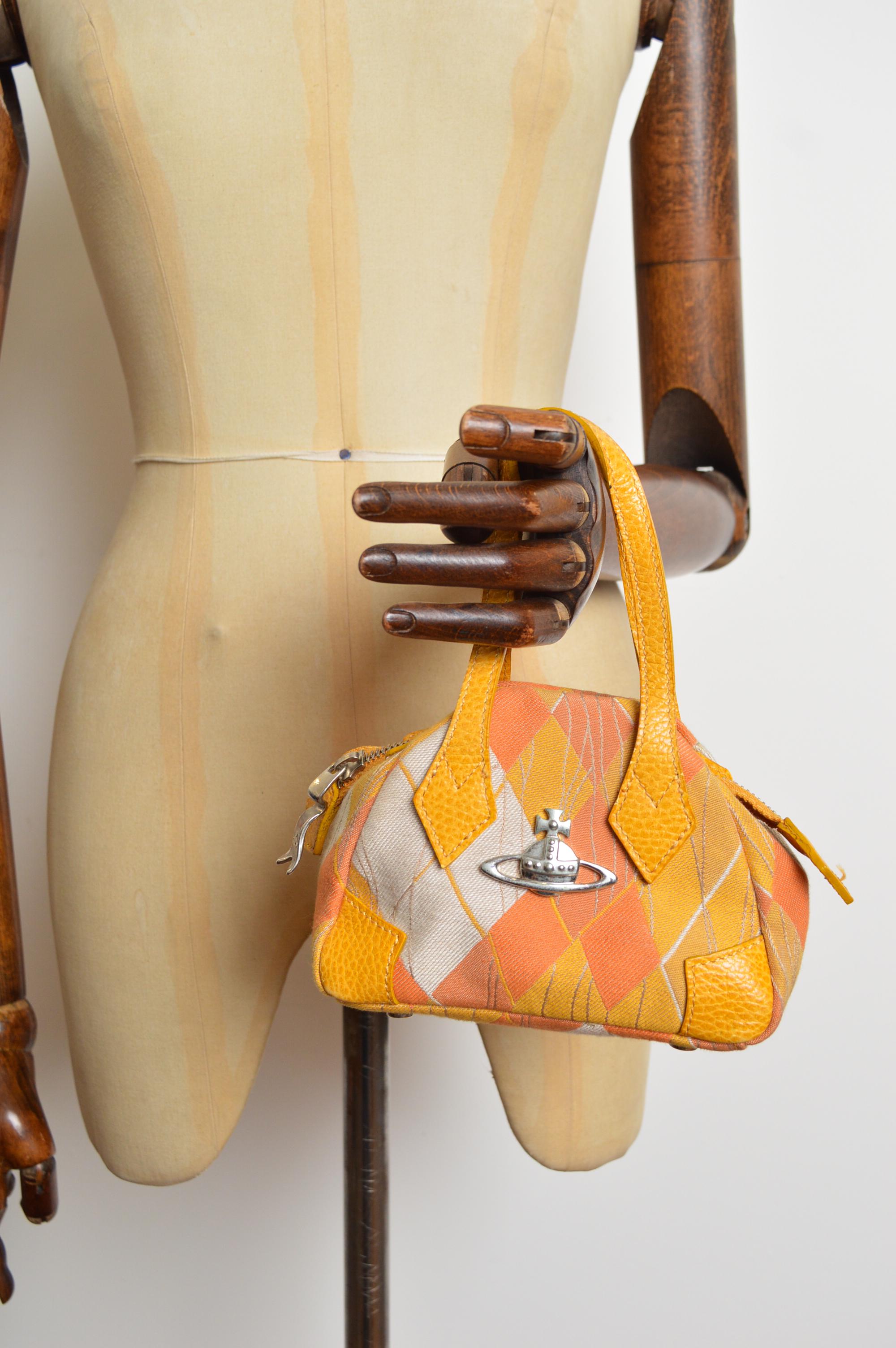 Borsa a mano Vivienne Westwood del 2000 in tela e pelle argyle gialla in miniatura in vendita 10