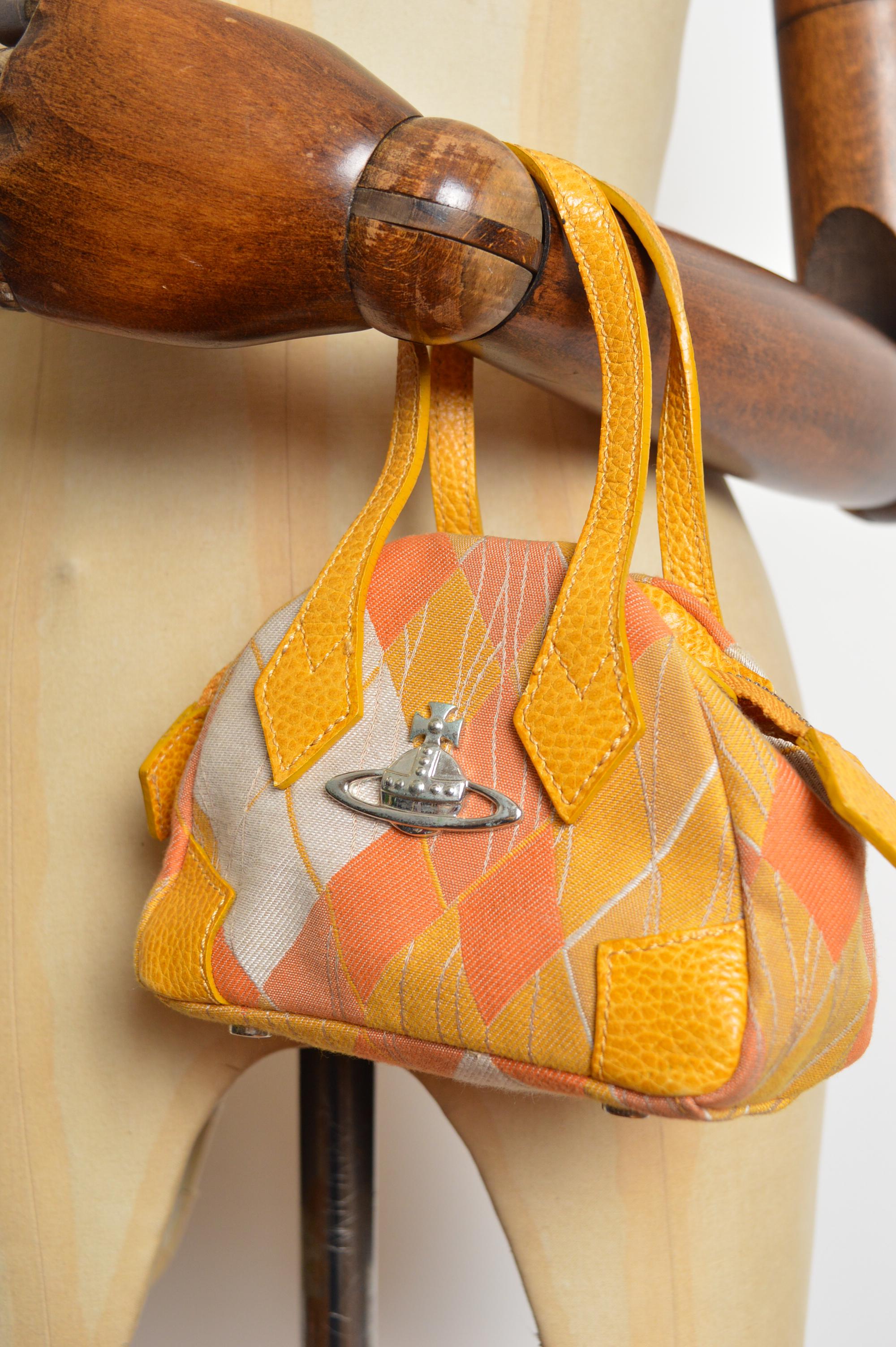 Borsa a mano Vivienne Westwood del 2000 in tela e pelle argyle gialla in miniatura In condizioni buone in vendita a Sheffield, GB