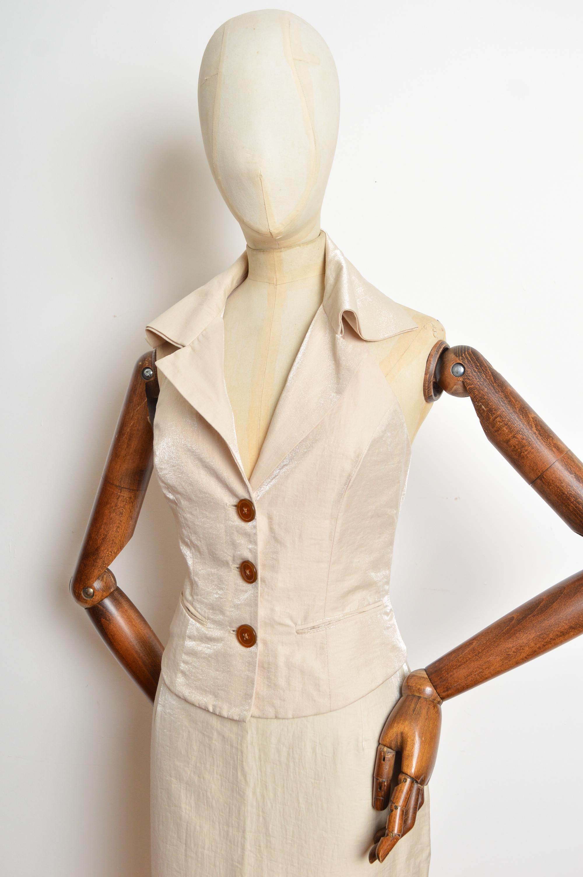 S.S. 2004 Vivienne Westwood Gilet e Gonna a matita in bianco e champagne In condizioni buone in vendita a Sheffield, GB