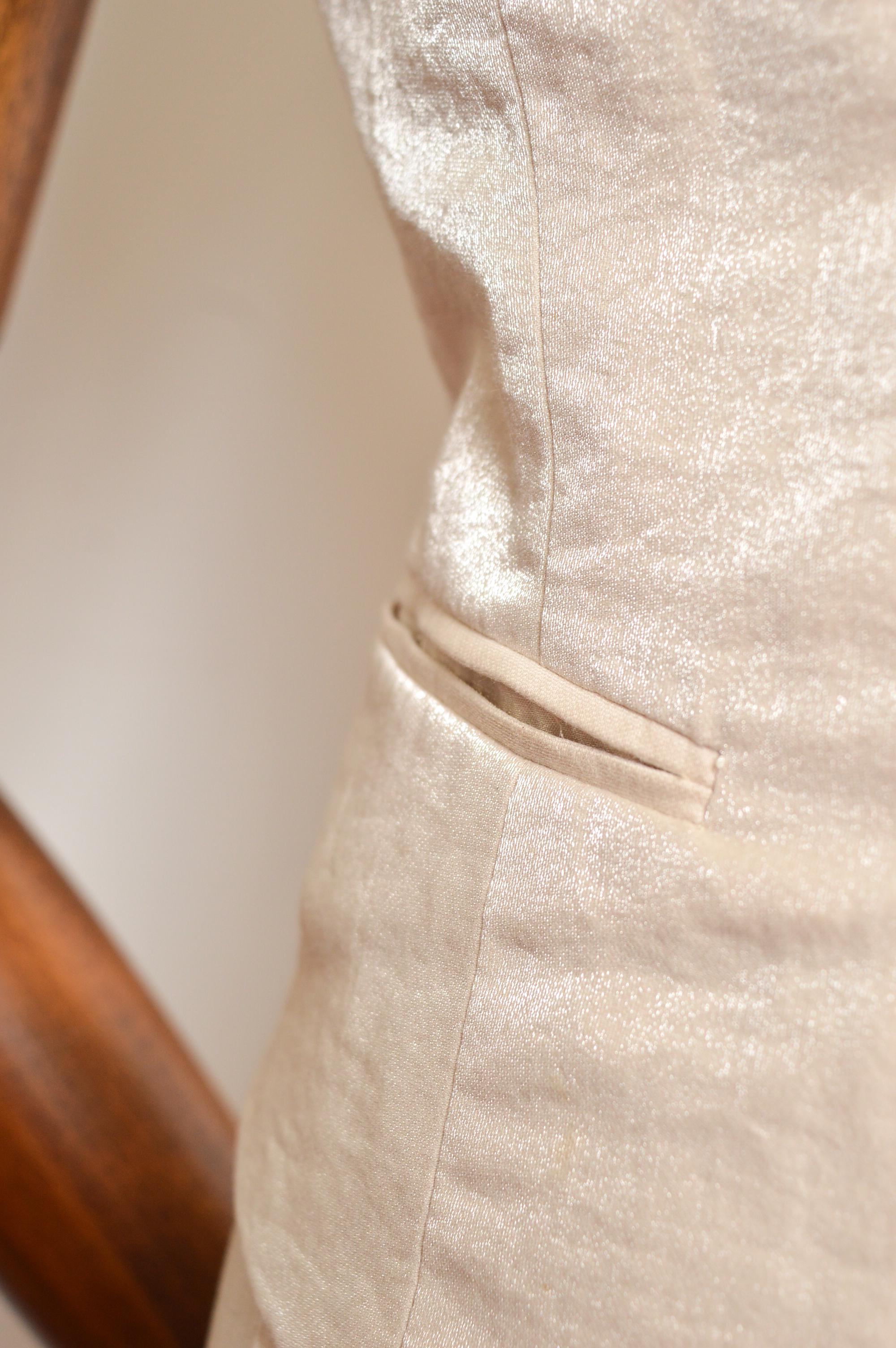 S.S. 2004 Vivienne Westwood Gilet e Gonna a matita in bianco e champagne in vendita 1