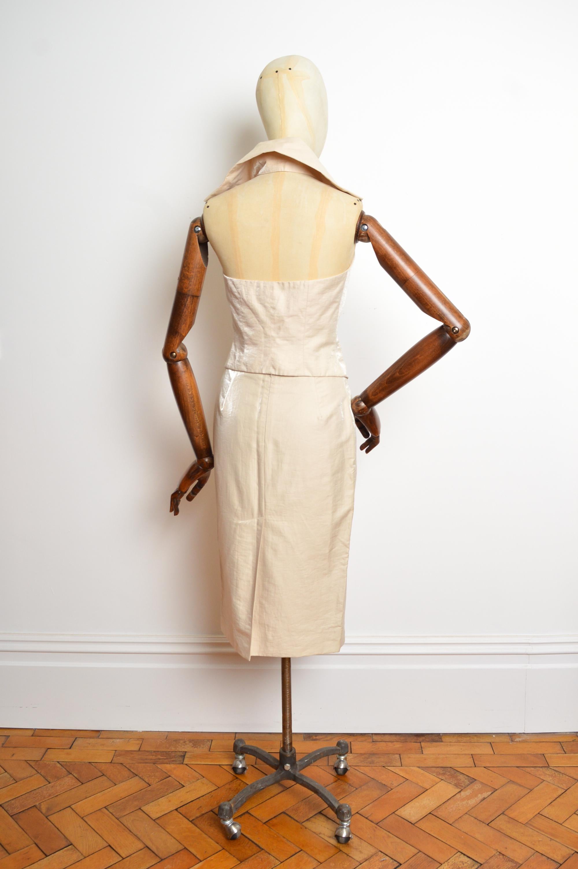 S.S. 2004 Vivienne Westwood Gilet e Gonna a matita in bianco e champagne in vendita 5