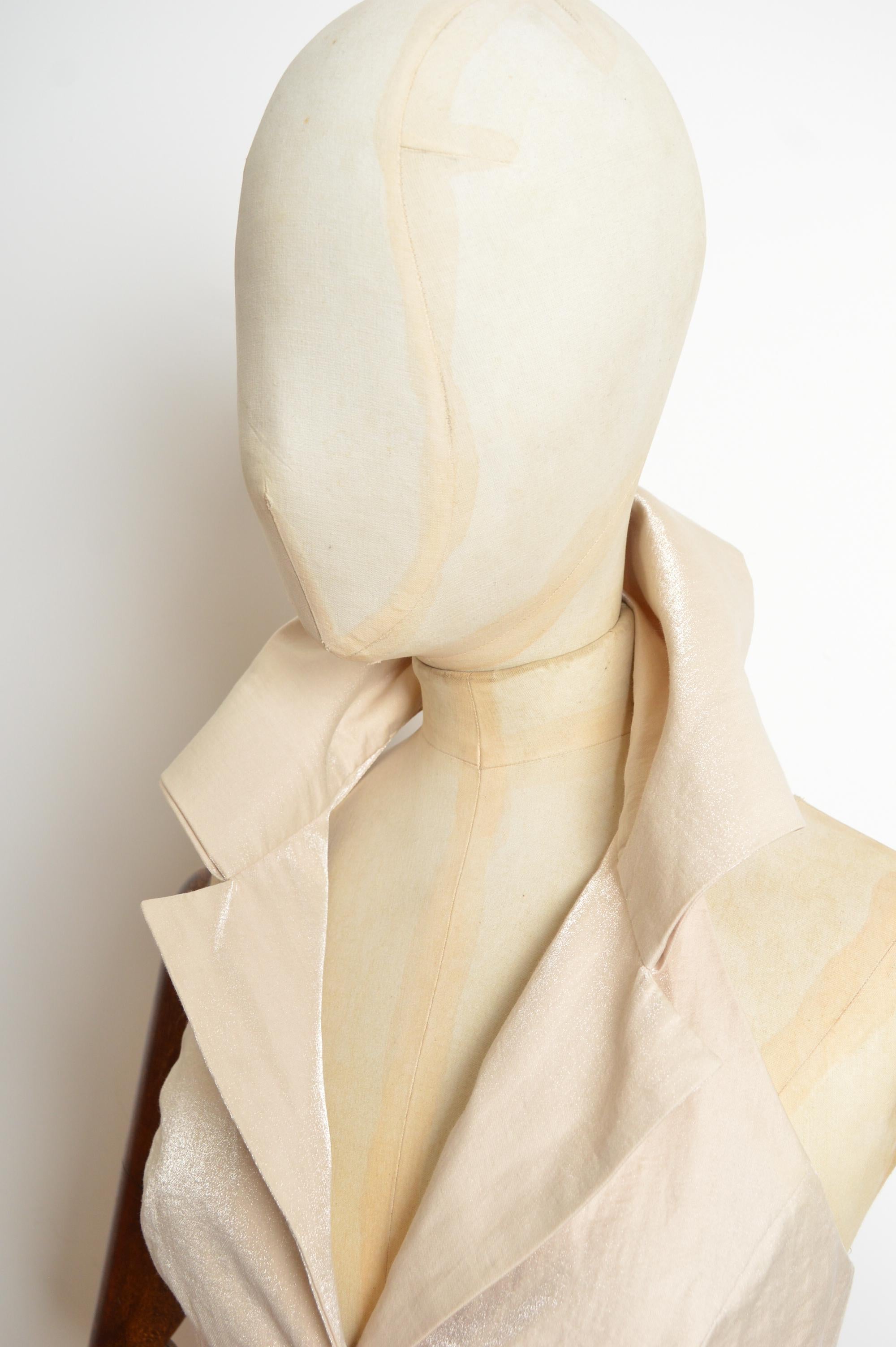 S.S. 2004 Vivienne Westwood Gilet e Gonna a matita in bianco e champagne in vendita 4
