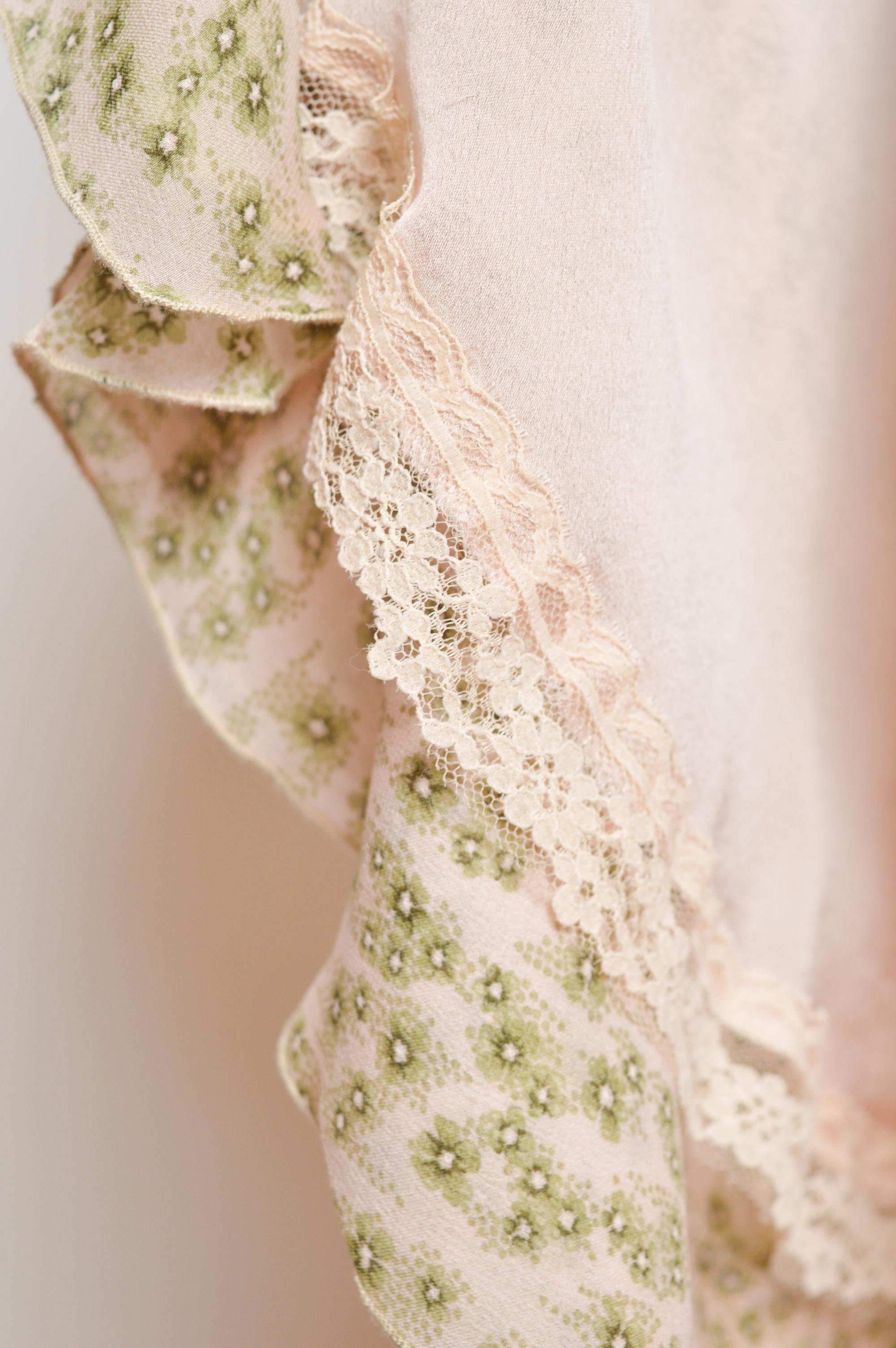 1990 - CHLOÉ by Stella McCartney - Robe à volants en soie à fleurs et imprimé léopard en vente 2