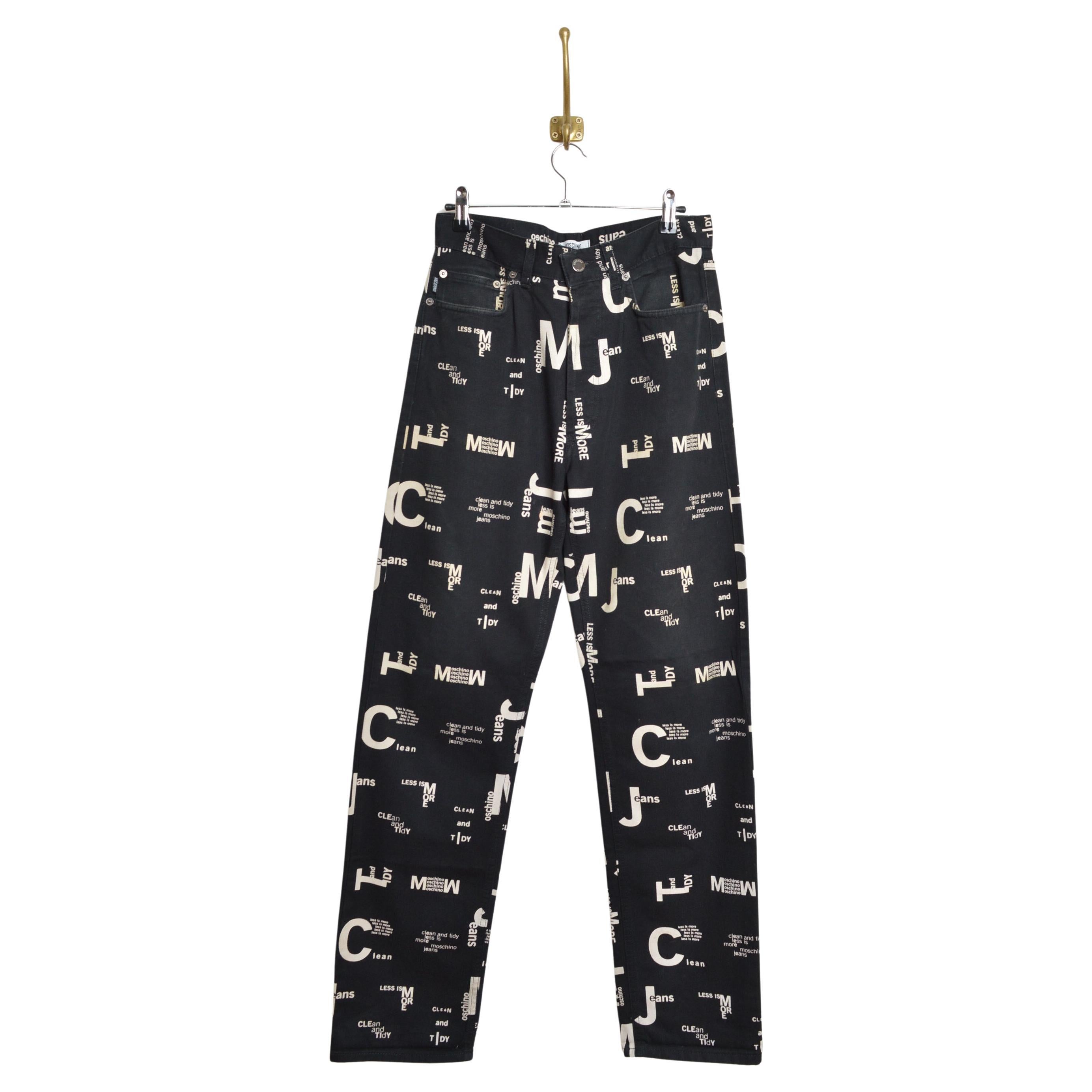 Vintage Franco Moschino 2000s Negro con estampado Spell out vaqueros en venta