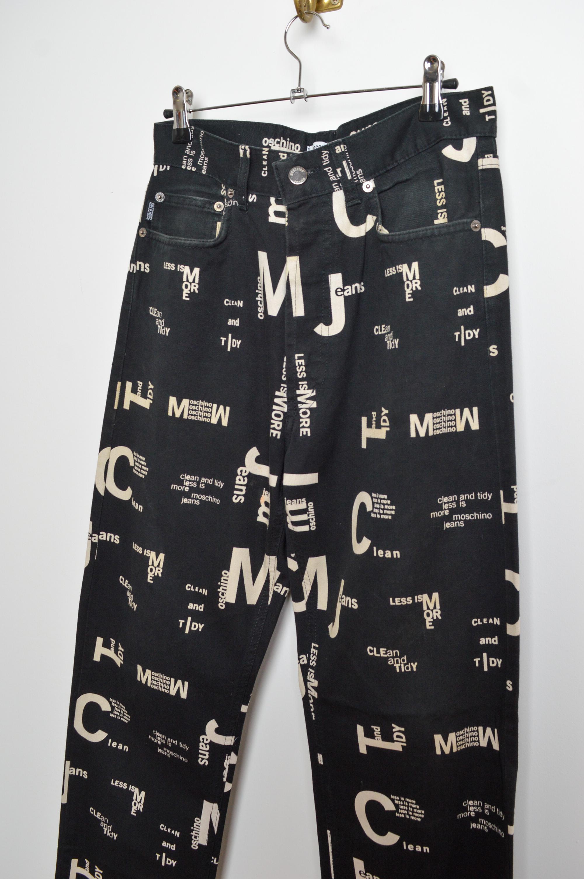 Vintage Franco Moschino 2000s Negro con estampado Spell out vaqueros en Bueno estado para la venta en Sheffield, GB