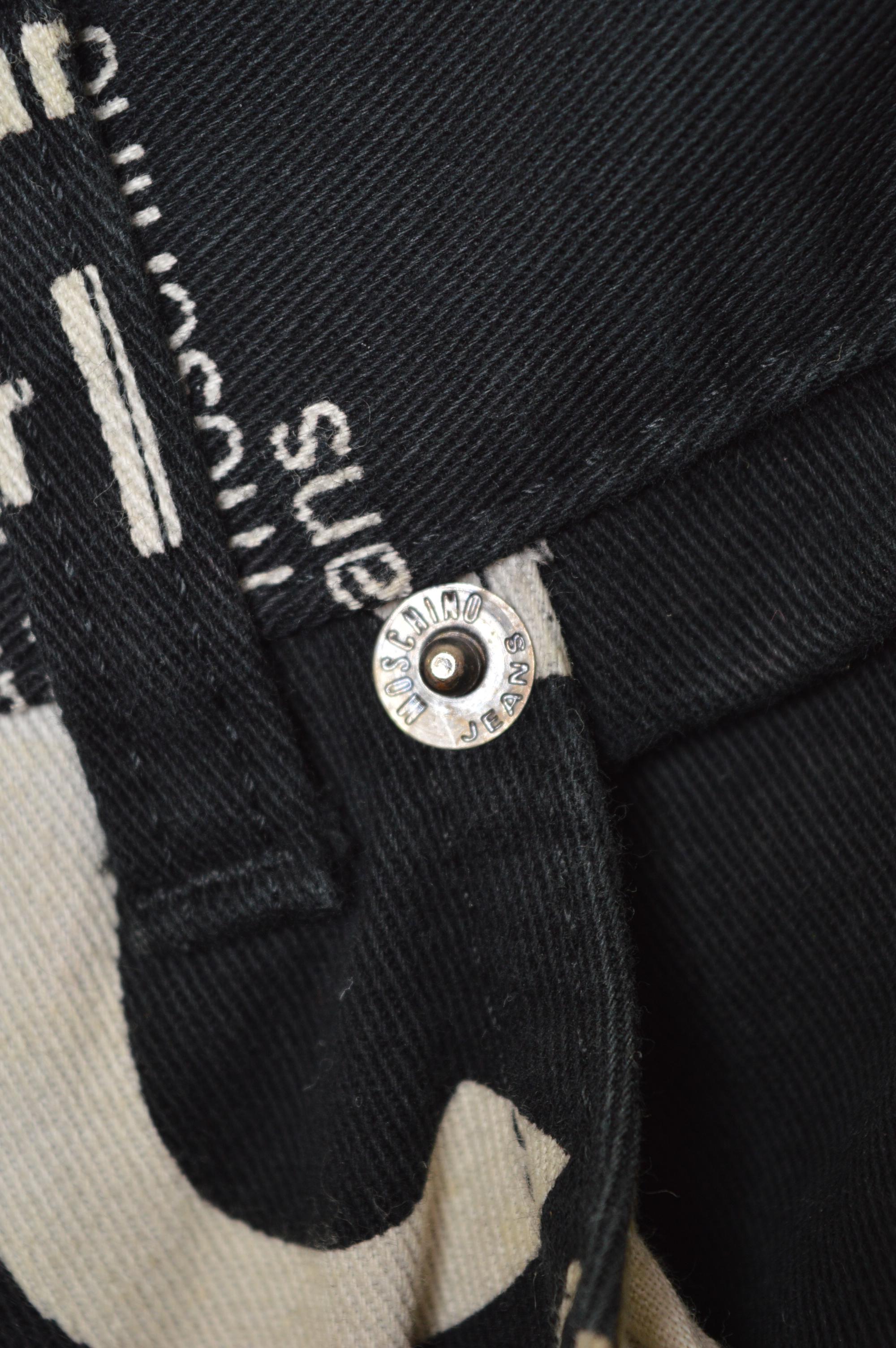 Vintage Franco Moschino 2000s Negro con estampado Spell out vaqueros en venta 2