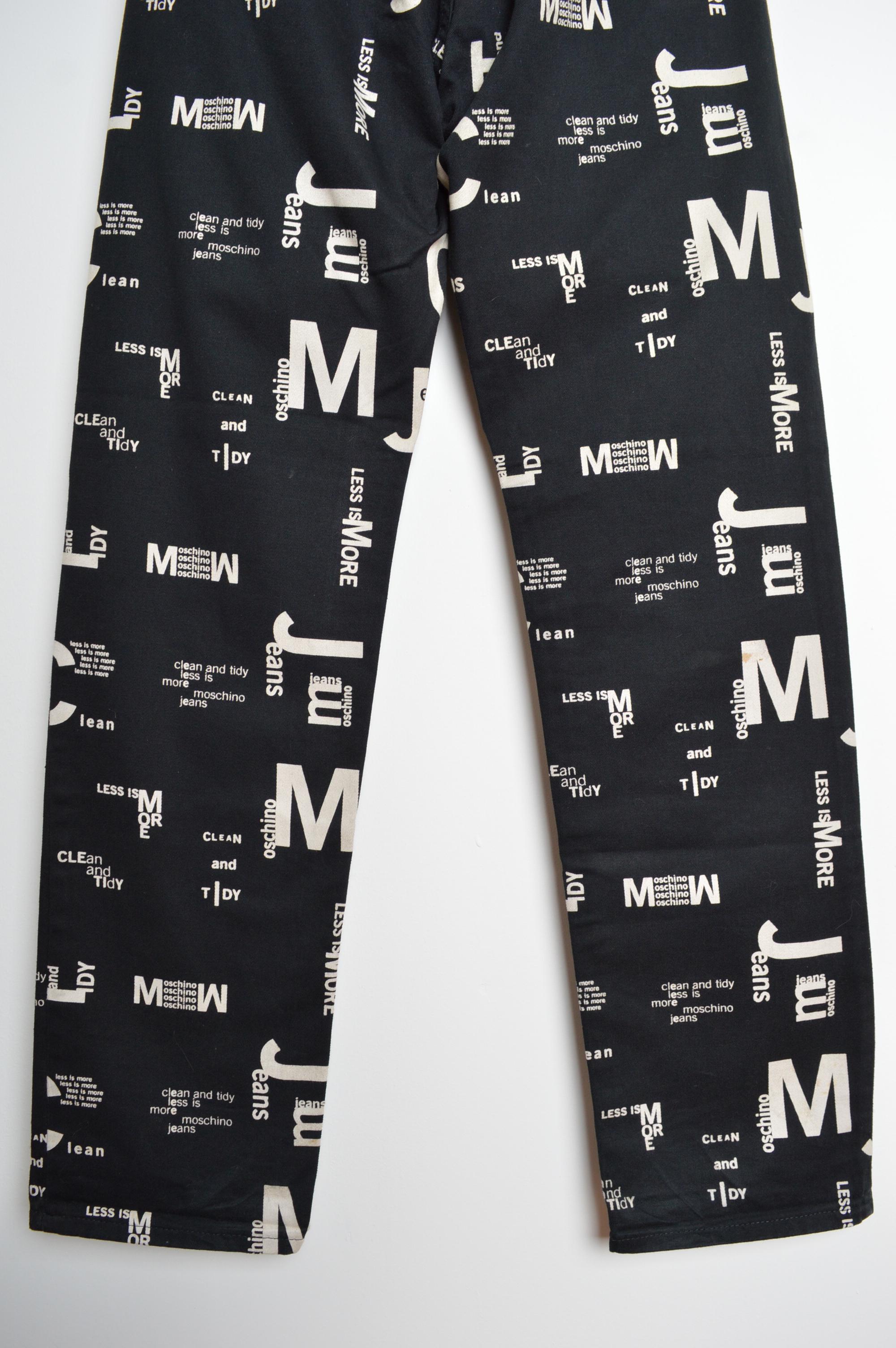 Vintage Franco Moschino 2000s Negro con estampado Spell out vaqueros en venta 8
