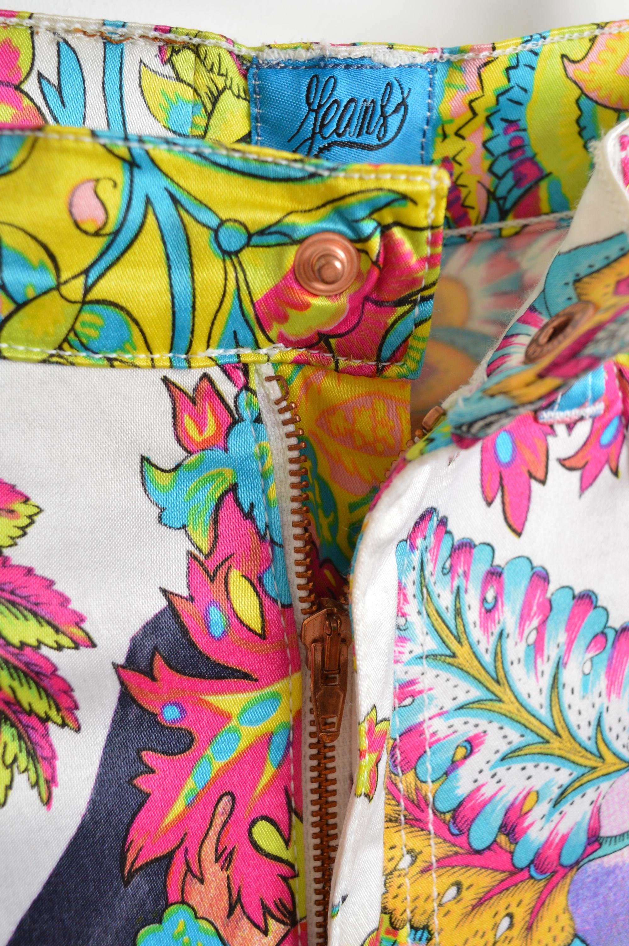 Pantalones vaqueros de satén Christian Lacroix de los años 90 con estampado de colores neón vibrantes en venta 7