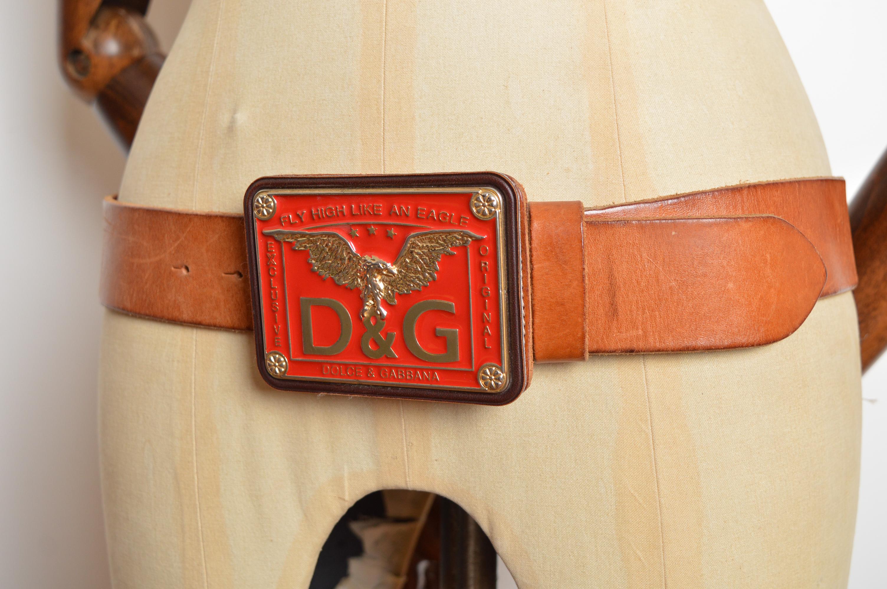 Marrone Cintura trucker anni 2000 DOLCE & GABBANA stile western in pelle e smalto rosso in vendita