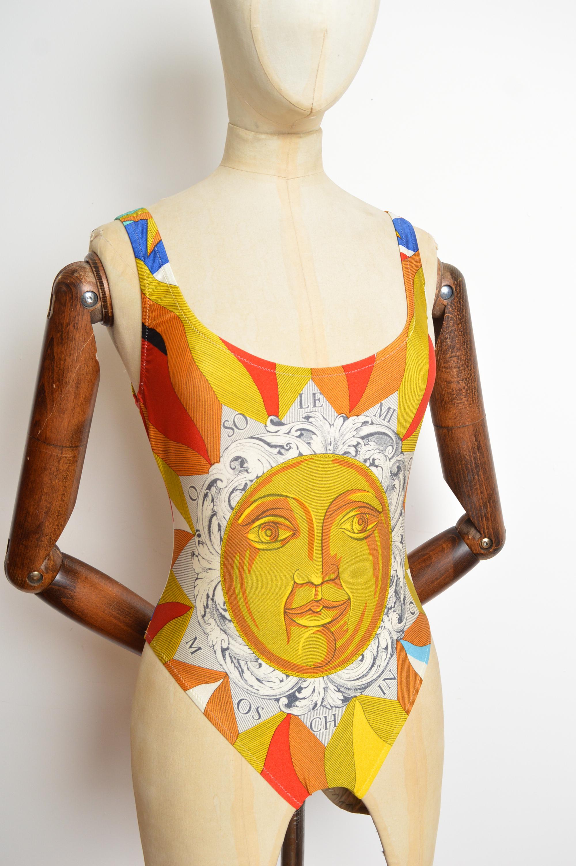 1990's MOSCHINO mare Rococo Baroque Sun print Badeanzug - Badeanzug im Angebot 2