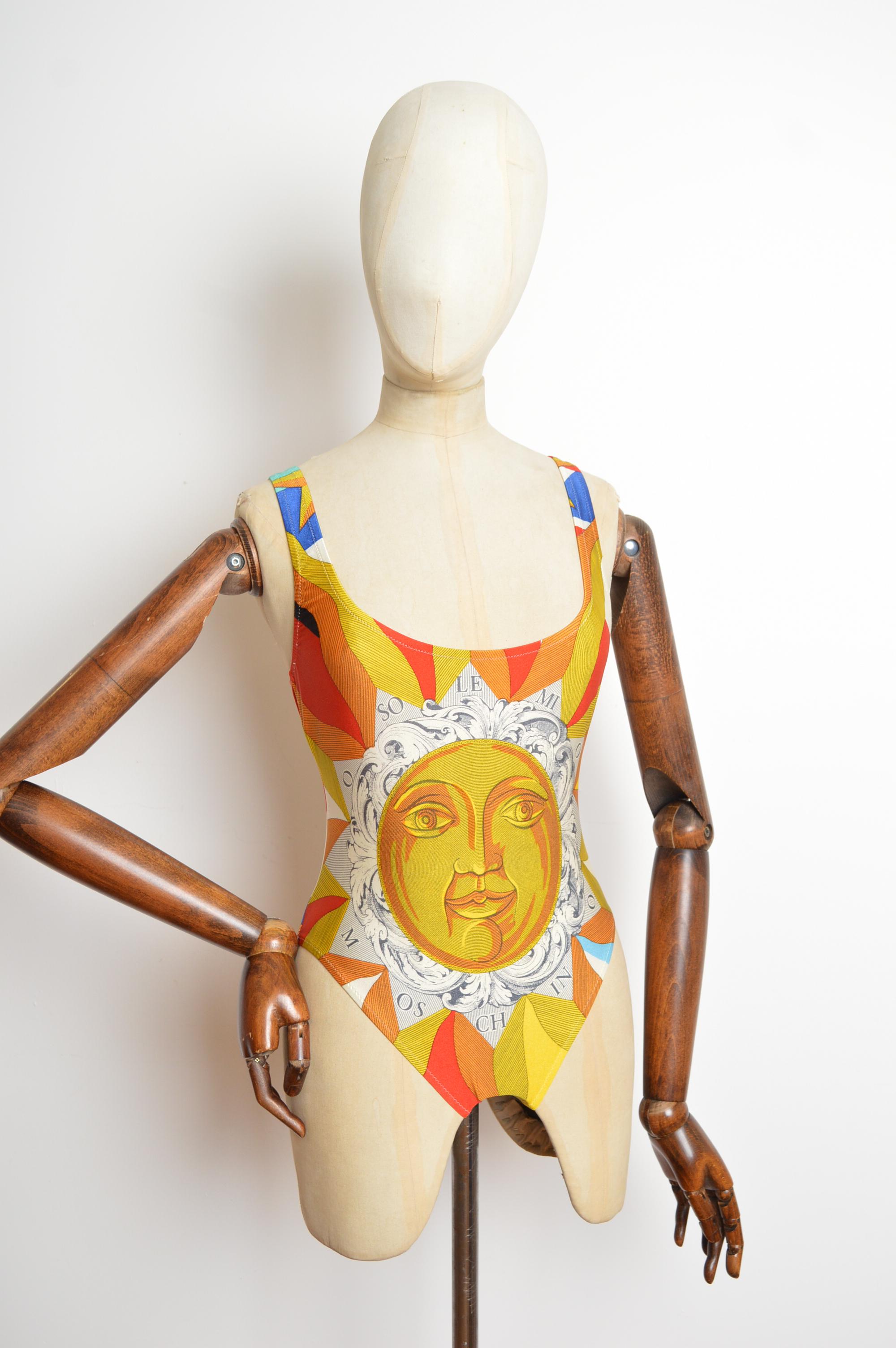 1990's MOSCHINO mare Rococo Baroque Sun print Badeanzug - Badeanzug im Angebot 6