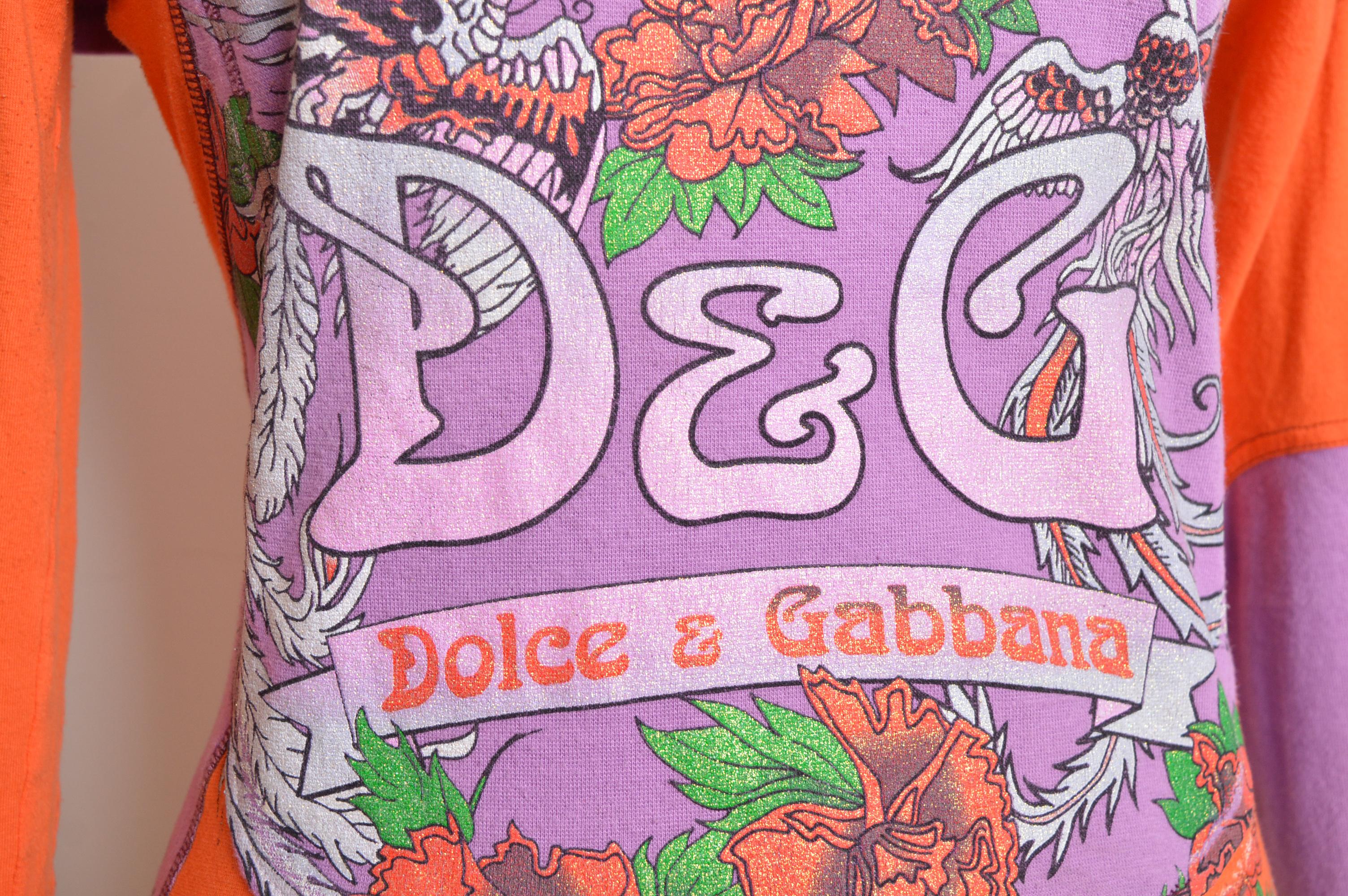 DOLCE & GABBANA Art Nouveau Y2k Lila Langarm Off Schulter Slouchy Top im Zustand „Gut“ im Angebot in Sheffield, GB