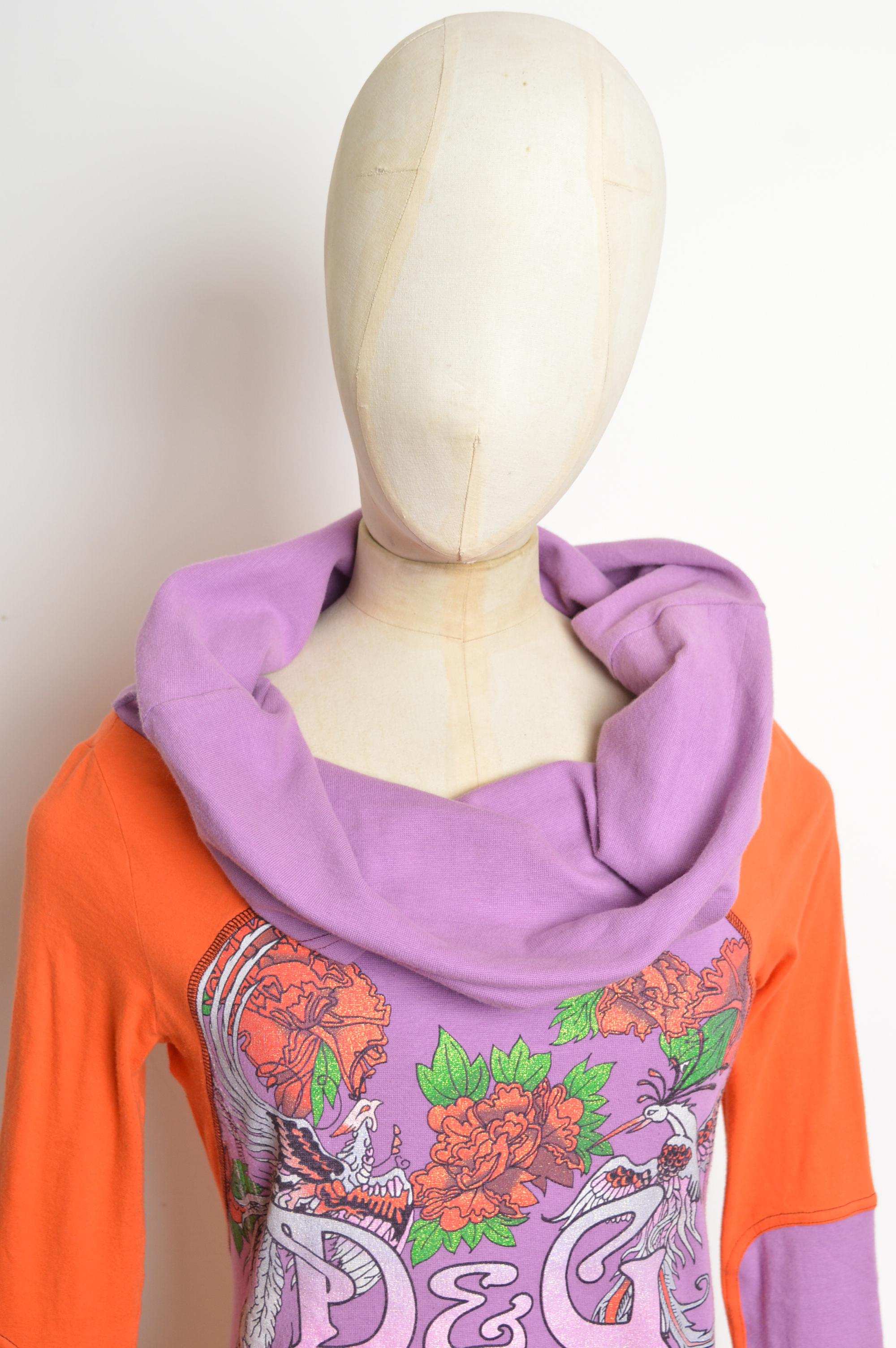 DOLCE & GABBANA Art Nouveau Y2k Lila Langarm Off Schulter Slouchy Top im Angebot 3
