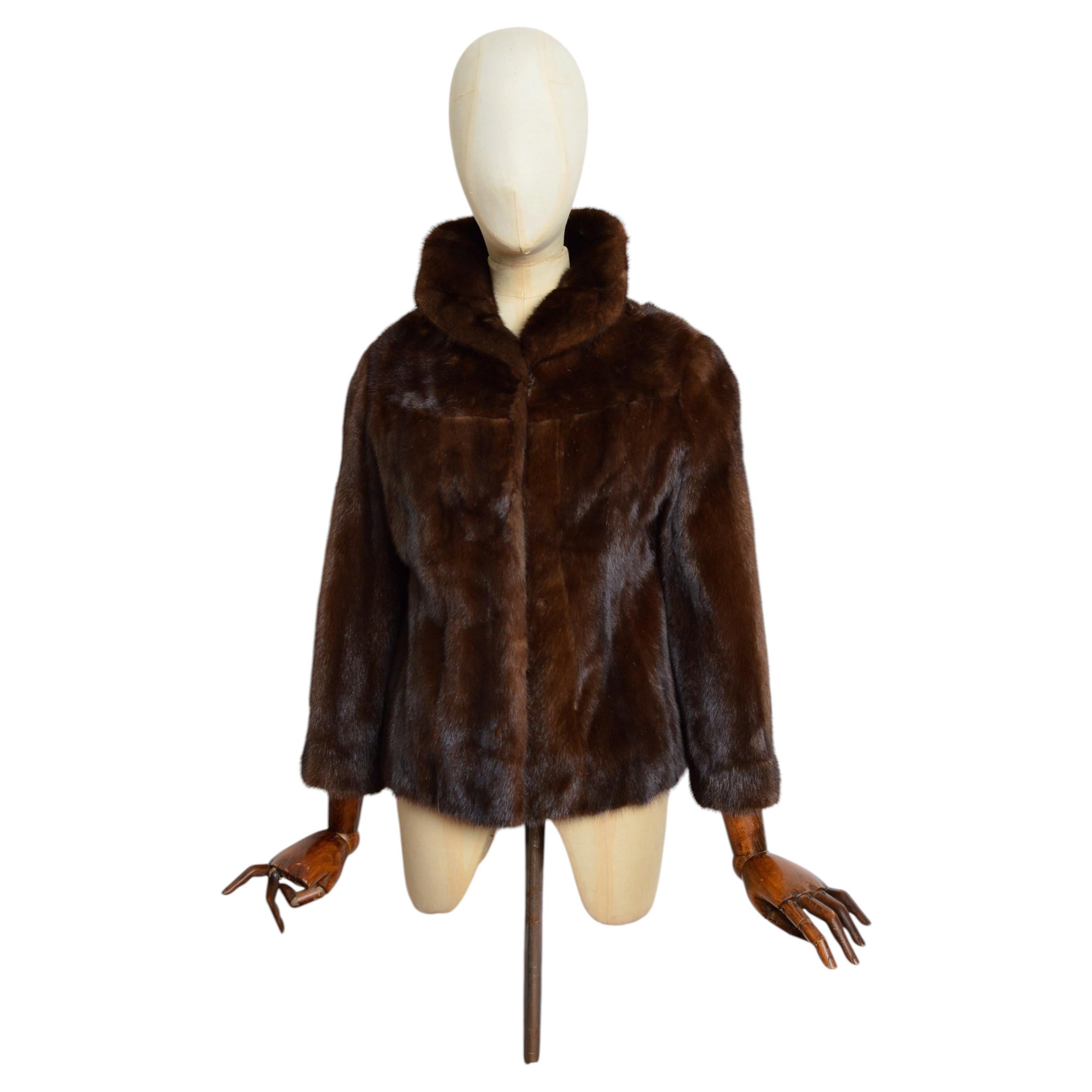 Abrigo corto de corte cuadrado de piel de visón vintage en color marrón chocolate clásico - Chaqueta en venta