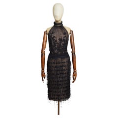 Robe de cocktail Alberta Ferretti, collection automne-hiver 2012, noire, dos nu, ornée de plumes