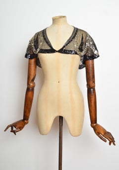 Bolero-capelet in rete con paillettes e perline degli anni '30 - Scialle corto nero e argento