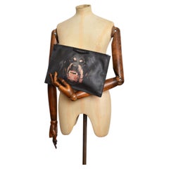 Bolso de mano grande tipo sobre «Rottweiler» de Givenchy de 2013, diseñado por Riccardo Tisci