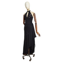 Herbst/Winter 2004: Emporio Armani – Schwarzes, schräg geschnittenes Abendkleid mit Paillettenverzierung und Perlenstickerei