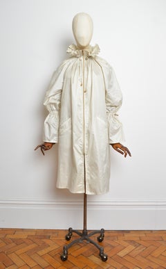 2000’s Avant Garde Pierrot Collar Ruff Neck Long Rain Coat Jacket in White Cream
