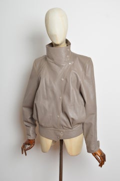 Vintage-Leder-Bomberjacke aus den 1980er Jahren mit Trichterkragen, taupegrau und hohem Kragen