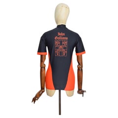 Maillot de football en jersey rouge et noir de la collection « Sportswear » printemps-été 1991 de John Galliano