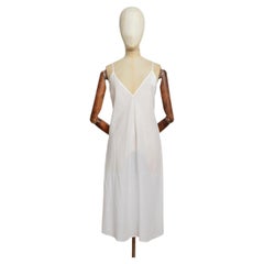 Robe nuisette en coton blanc « Simple » de Loro Piana