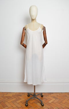 Robe nuisette en coton blanc « Simple » de Loro Piana