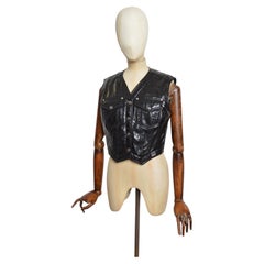 Schwarze, glänzende, gepolsterte Lackweste von VERSACE aus den 1990er Jahren – Jacke
