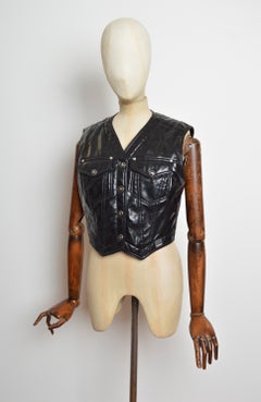 Schwarze, glänzende, gepolsterte Lackweste von VERSACE aus den 1990er Jahren – Jacke