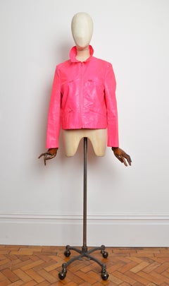 Vintage-Jacke von VERSACE aus den 1990er Jahren, neonrosa, gewachst, im Mod- und Space-Age-Stil, kurz geschnitten