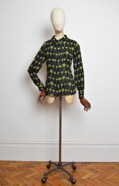 Schwarzes, figurbetontes, halbtransparentes Hemd – Bluse – von Gianni Versace aus den 1990er Jahren mit Palmenmuster