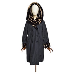 Manteau d'hiver à capuche en fourrure rayée noir Emporio Armani, collection automne-hiver 2004 - Veste